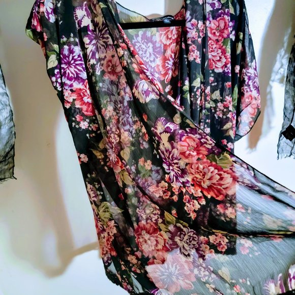 ⭐Mason & Mackenzie ⭐Black Colorful Floral ⭐️ Kimono Cardigan ⭐️ Flowing and FAB - Picture 4 of 12